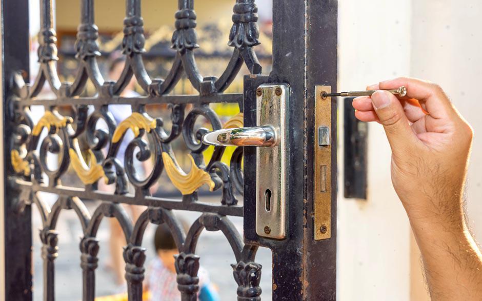 serrure porte fenetre La Penne-sur-Huveaune